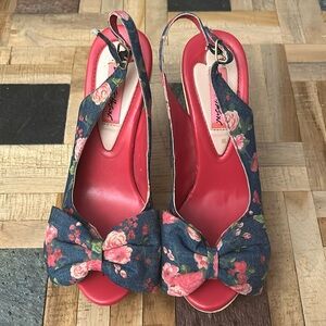 Betsey Johnson Fionaa‎ Blue Pink Floral Sandals❤️